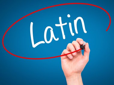 Adam el Latin siyah kalemi ile görsel ekranda yazma..