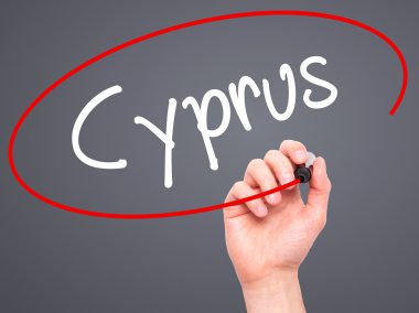 Adam el Kıbrıs ile siyah kalemi görsel ekranda yazma.