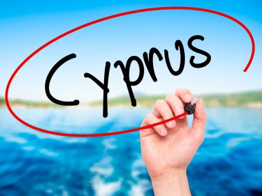 Adam el Kıbrıs ile siyah kalemi görsel ekranda yazma.