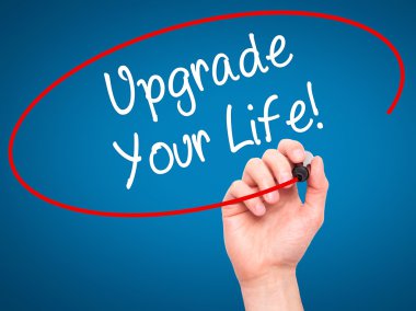 Adam el Upgrade Your Life yazma! siyah kalemi ile görsel olarak