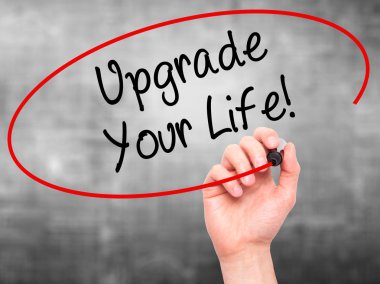 Adam el Upgrade Your Life yazma! siyah kalemi ile görsel olarak