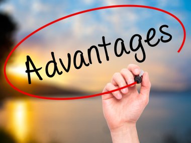 Adam el avantajları ile siyah kalemi görsel ekranda yazma.