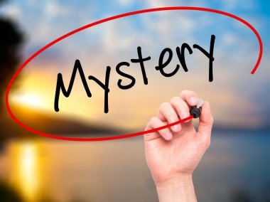 Adam el gizemli siyah kalemi ile görsel ekranda yazma..