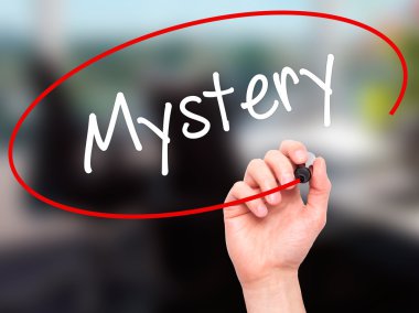 Adam el gizemli siyah kalemi ile görsel ekranda yazma..