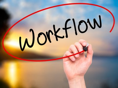 Adam el iş akışı görsel ekranda siyah kalemi ile yazma.