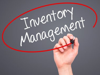 Adam el stok yönetimi ile siyah kalemi visua üzerinde yazma.