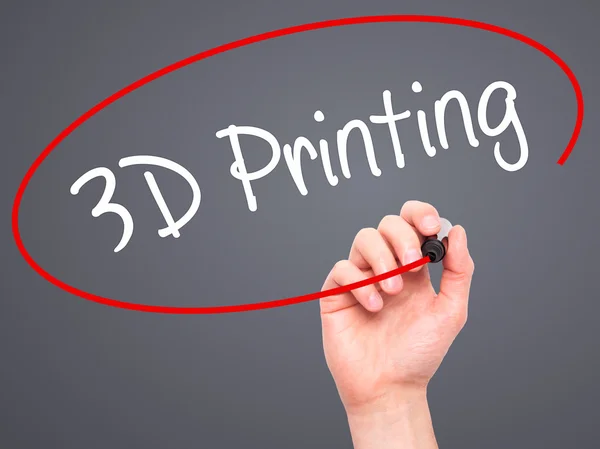 Man Hand schrijven van 3d printen met zwarte marker op visuele scherm. — Stockfoto