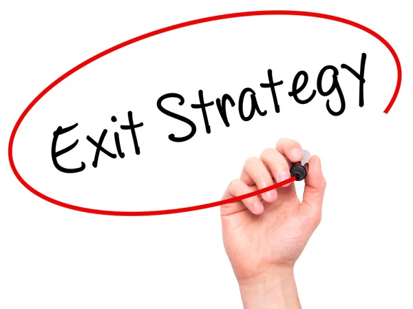 Man Hand writing Exit Strategy con marcador negro en solapa visual —  Fotos de Stock