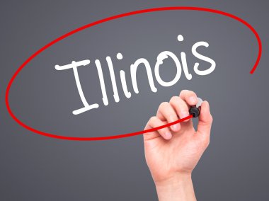 Adam el Illinois siyah kalemi ile görsel ekranda yazma.