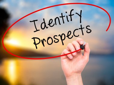 Adam el tanımlamak umutları ile siyah kalemi görsel üzerinde yazılı. 