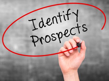 Adam el tanımlamak umutları ile siyah kalemi görsel üzerinde yazılı. 