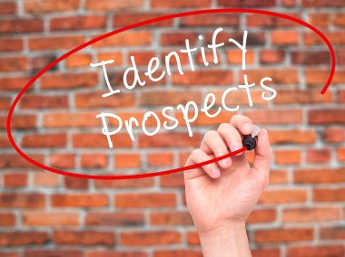 Adam el tanımlamak umutları ile siyah kalemi görsel üzerinde yazılı. 