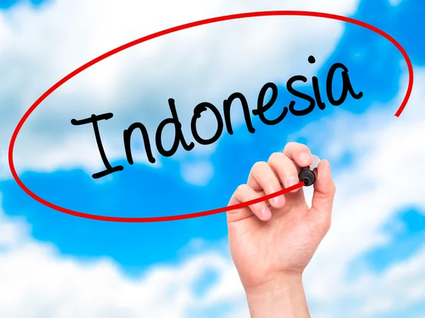 Man Hand schrijven van Indonesië met zwarte marker op visuele scherm — Stockfoto