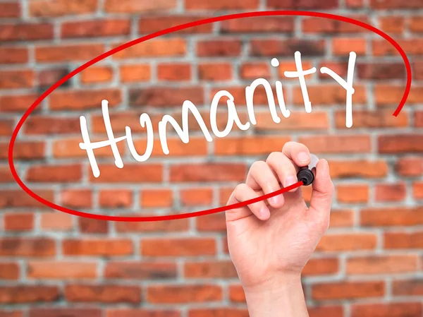 Hombre Escritura a mano Humanidad con marcador negro en pantalla visual —  Fotos de Stock