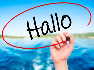 Adam el Hallo (Merhaba Almanca) ile siyah kalemi v üzerinde yazma.