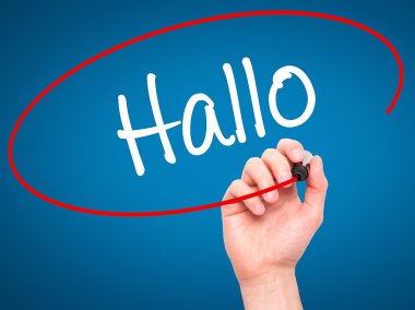 Adam el Hallo (Merhaba Almanca) ile siyah kalemi v üzerinde yazma.