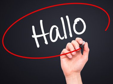 Adam el Hallo (Merhaba Almanca) ile siyah kalemi v üzerinde yazma.