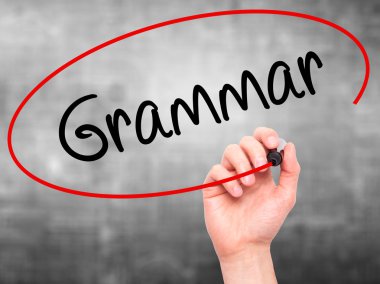 Adam el dilbilgisi ile siyah kalemi görsel ekranda yazma.