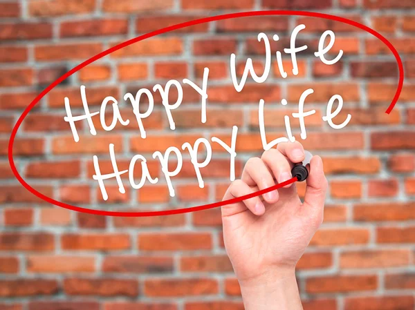 Homem mão escrita feliz mulher feliz vida com preto marcador no visu — Fotografia de Stock