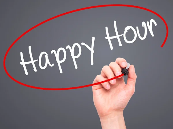 Hombre Escritura a mano Happy Hour con marcador negro en pantalla visual — Foto de Stock