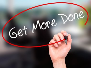 Adam el daha ederim siyah kalemi ile görsel dağ eteğindeki taş yığını üzerinde yazma