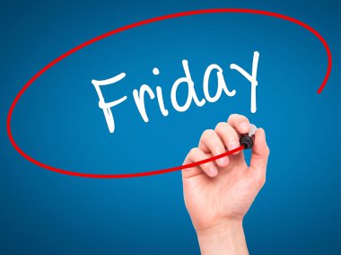 Adam el Cuma siyah kalemi ile görsel ekranda yazma.