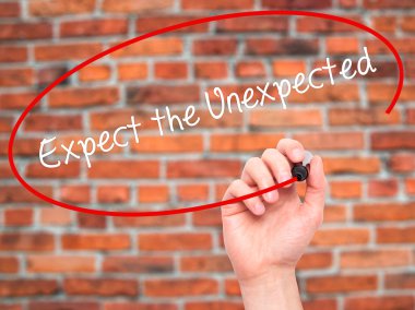 Adam el Expect beklenmedik siyah kalemi ile Görs üzerinde yazma