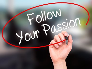 Adam el Your Passion takip ile siyah kalemi visua üzerinde yazma.