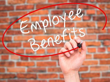 Adam el çalışanların sosyal haklarıyla siyah kalemi ile görsel s yazma.