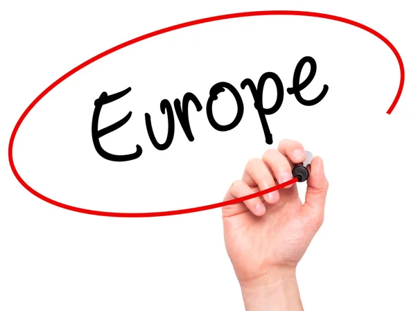 Homem Mão escrevendo Europa com marcador preto na tela visual — Fotografia de Stock