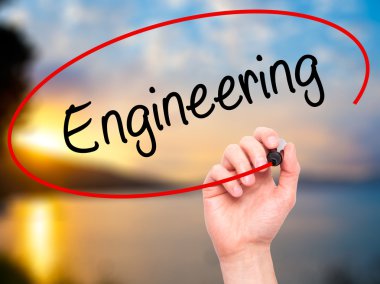 Adam el mühendislik ile siyah kalemi görsel ekranda yazma.