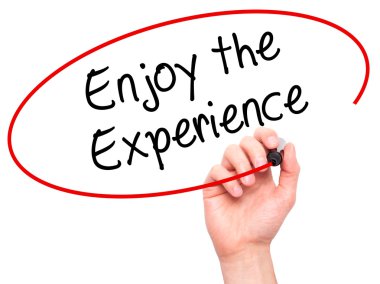 Adam el Enjoy yazma deneyimi ile siyah kalemi visua üzerinde