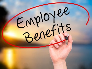 Adam el çalışanların sosyal haklarıyla siyah kalemi ile görsel s yazma.