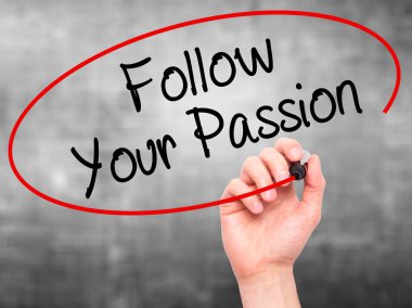 Adam el Your Passion takip ile siyah kalemi visua üzerinde yazma.