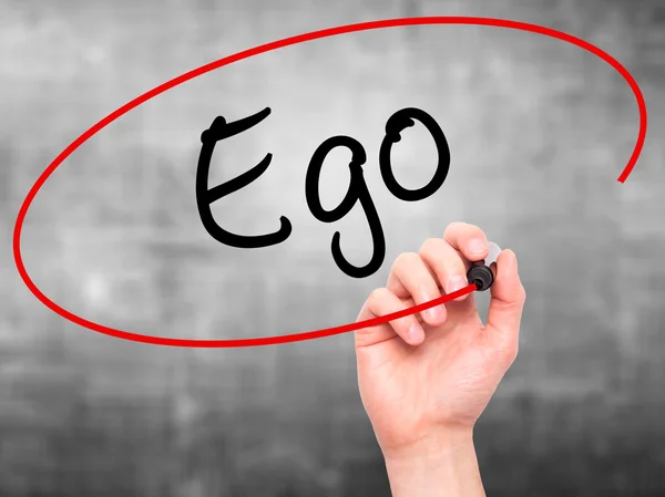 Man Hand writing Ego com marcador preto na tela visual — Fotografia de Stock