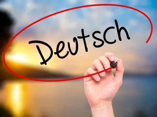 Člověk ruku psaní Deutsh (německá verze v němčině) s černou značkou na — Stock fotografie