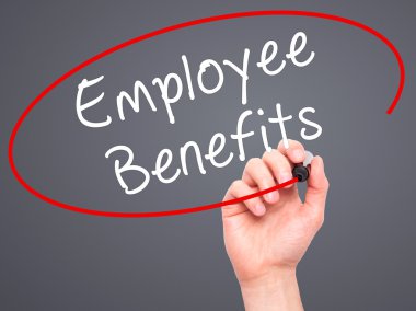 Adam el çalışanların sosyal haklarıyla siyah kalemi ile görsel s yazma.