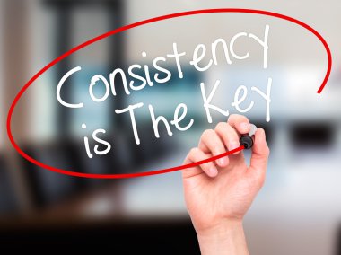 Tutarlılık yazma adam anahtar vis siyah kalemi ile eldir