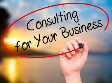 Adam el danışmanlık iş için siyah kalemi ile yazma 