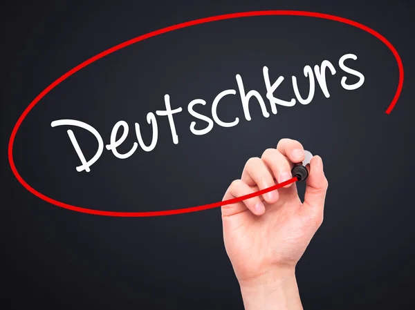Man Hand skriva Deutschkurs (tyska kurs i tyska) med blac — Stockfoto