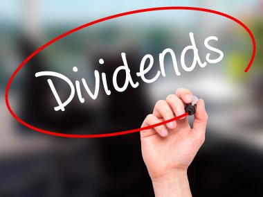 Adam el temettü ile siyah kalemi görsel ekranda yazma.