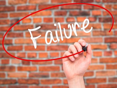 Adam el yazma hatası ile siyah kalemi görsel ekranda