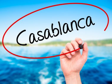 Adam el Casablanca siyah kalemi ile görsel ekranda yazma.