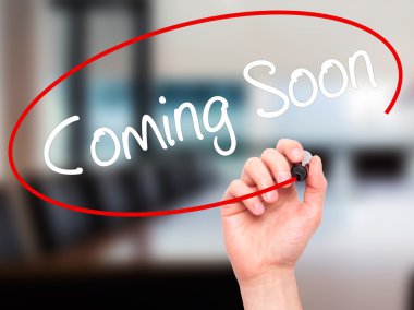 Adam el Coming Soon görsel ekranda siyah kalemi ile yazma