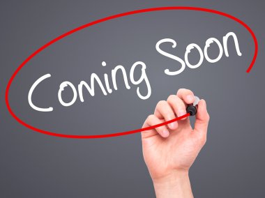 Adam el Coming Soon görsel ekranda siyah kalemi ile yazma