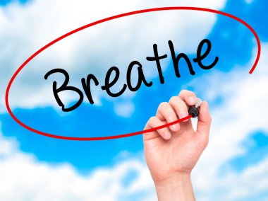 Adam el nefes ile siyah kalemi görsel ekranda yazma.