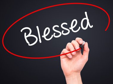 Görsel ekran siyah kalemi ile kutsanmış adam el yazma