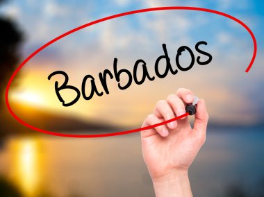 Adam el Barbados siyah kalemi ile görsel ekranda yazma.