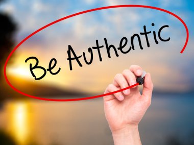 Adam el olmak otantik siyah kalemi ile görsel ekranda yazma