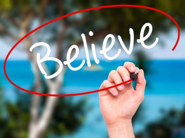 Adam el Believe siyah kalemi ile görsel ekranda yazma.